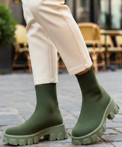 Comprar Bota feminina tratorada knit para inverno urbano com conforto térmico, cano médio elástico e solado antiderrapante promoção AREZZO