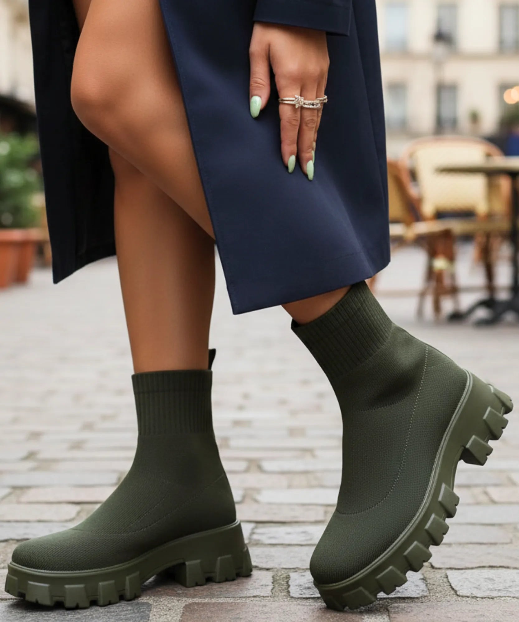 Comprar Bota feminina tratorada knit para inverno urbano com conforto térmico, cano médio elástico e solado antiderrapante promoção AREZZO