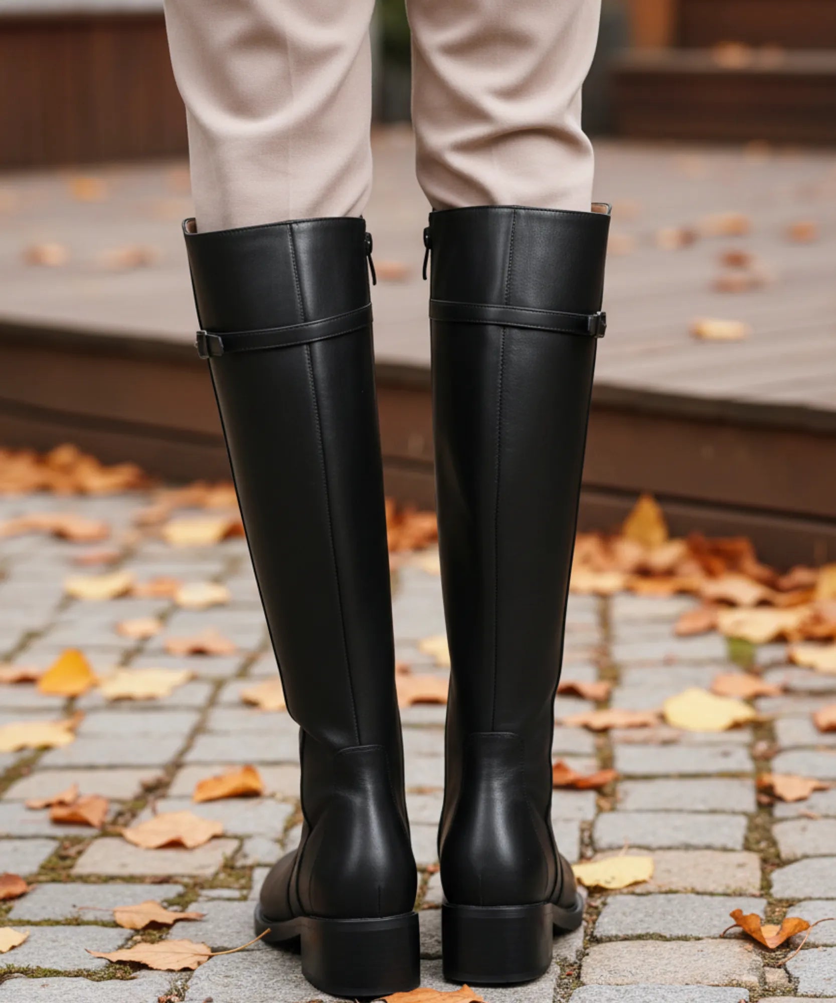 Comprar bota montaria feminina cano alto couro sintético salto bloco fivela decorativa zíper lateral barata AREZZO
