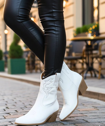 Comprar bota texana feminina cano curto com salto grosso confortável e bico fino em couro promoção VIZZANO