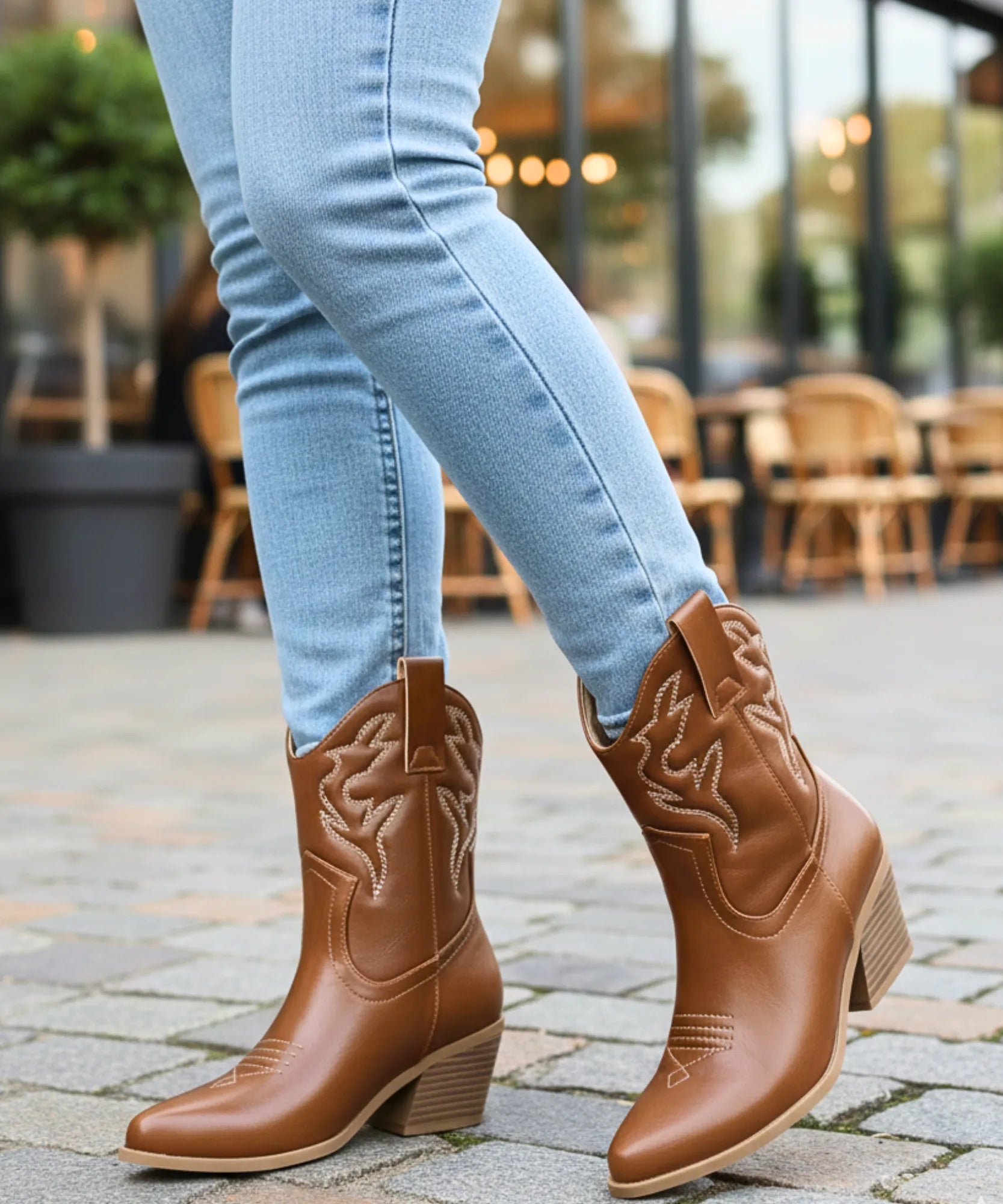 Comprar bota texana feminina cano curto com salto grosso confortável e bico fino em couro promoção VIZZANO