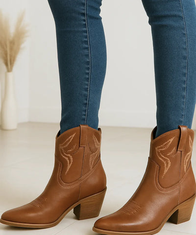 Bota Texana Feminina Cano Curto em Couro Salto Grosso | Alexia