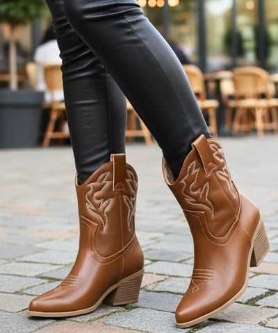Comprar bota texana feminina cano curto com salto grosso confortável e bico fino em couro promoção VIZZANO