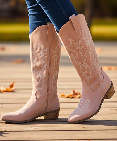 Comprar bota texana feminina cano longo camurça bordada com salto baixo para looks country elegantes e urbanos sofisticados barato VIZZANO
