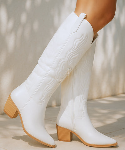 Comprar bota texana feminina cano longo branco salto baixo com forro camurça para looks country urbanos elegantes e confortáveis em promoção AREZZO
