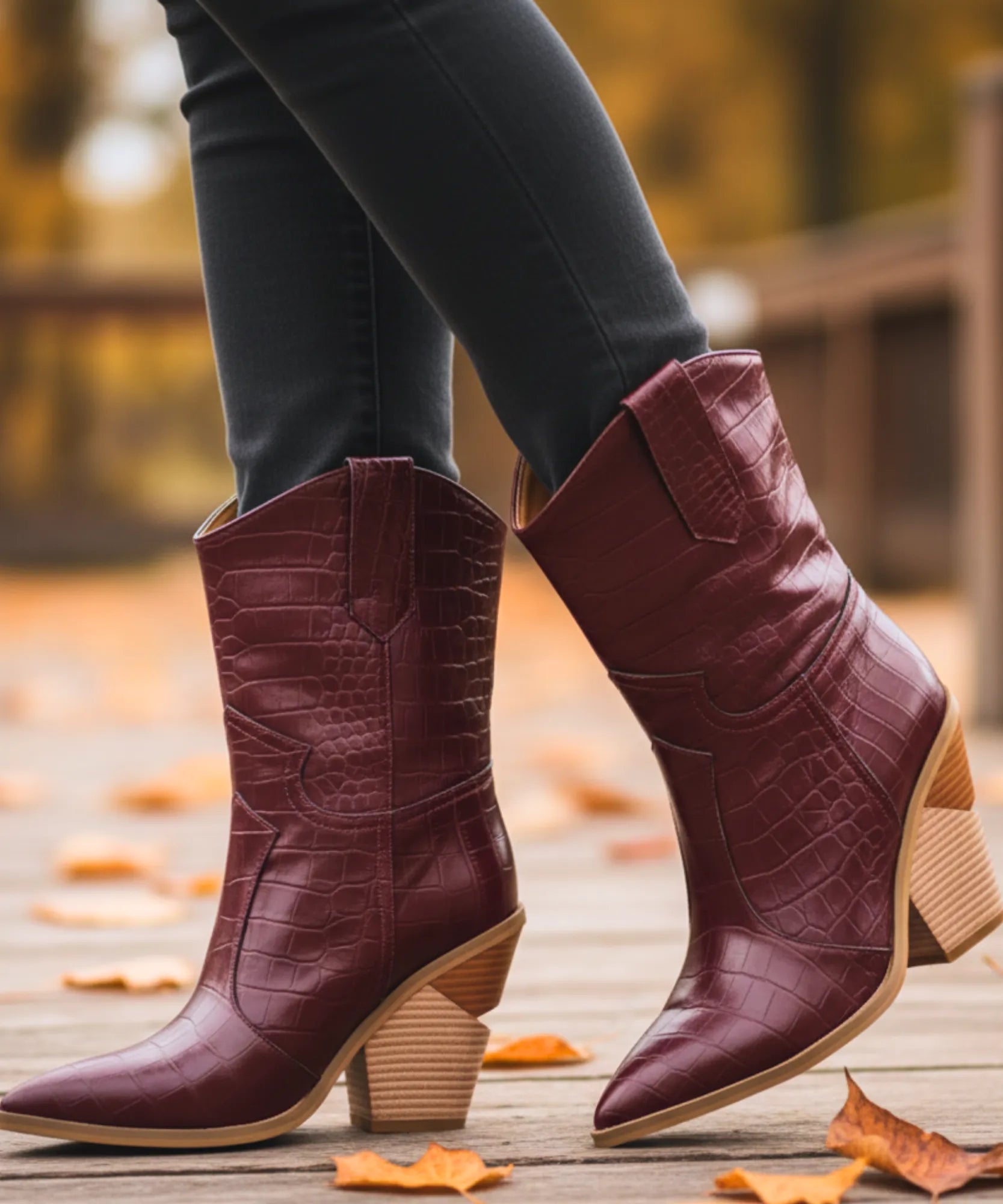 Comprar bota texana feminina country cano médio com bico fino barato VIA MARTE