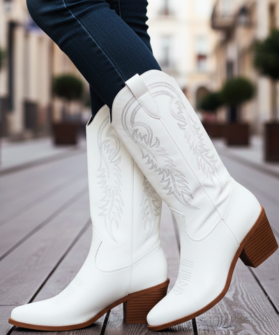 Comprar bota texana feminina cano médio bordado western couro sintético salto bloco bico fino promoção AREZZO