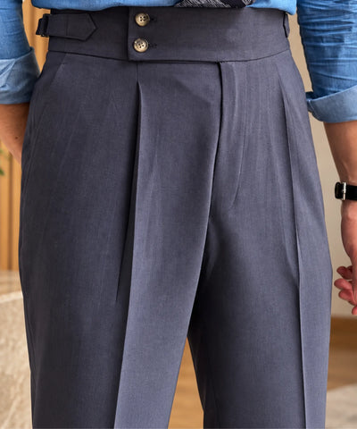 Comprar calça alfaiataria masculina cintura alta cinza detalhe das pregas em promoção Anellimn