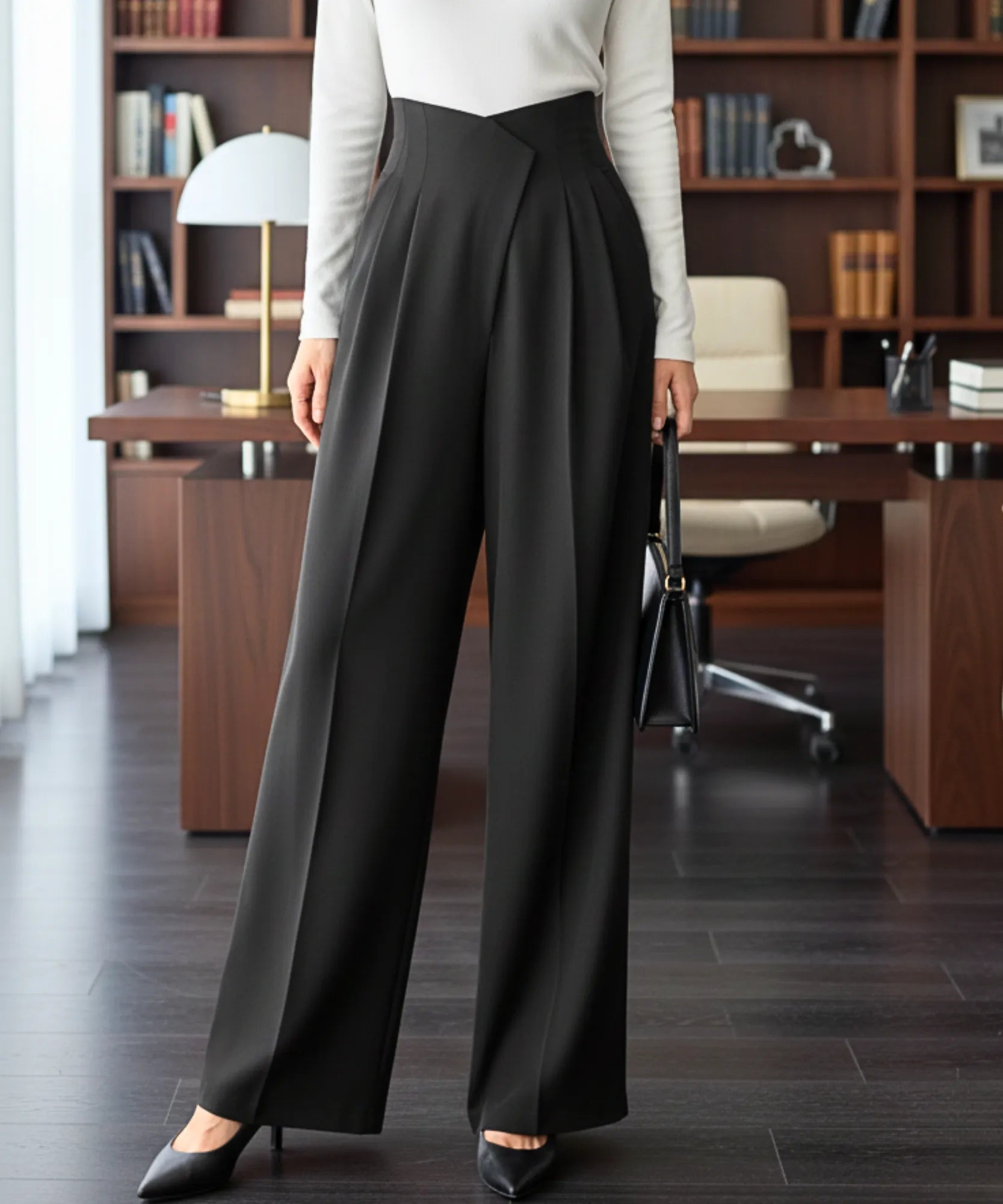 Look de escritório com calça alfaiataria preta feminina wide leg, blusa branca e scarpin