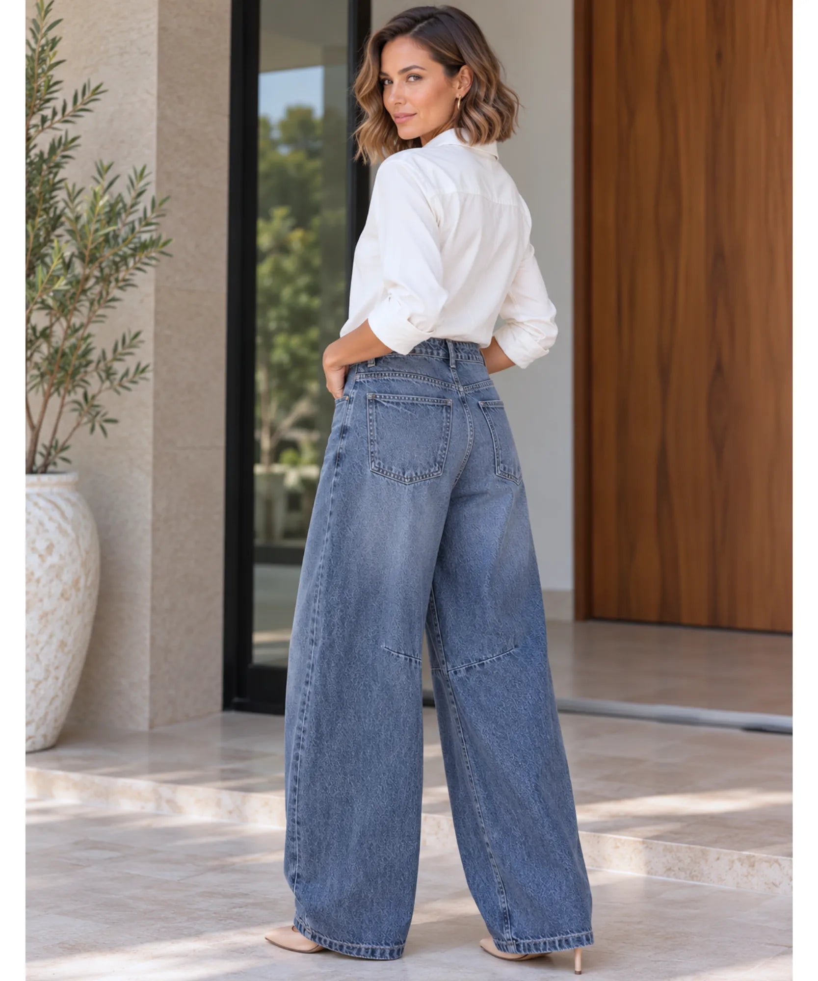 Comprar calça balão feminina jeans azul escuro vista de costas em promoção Anellimn