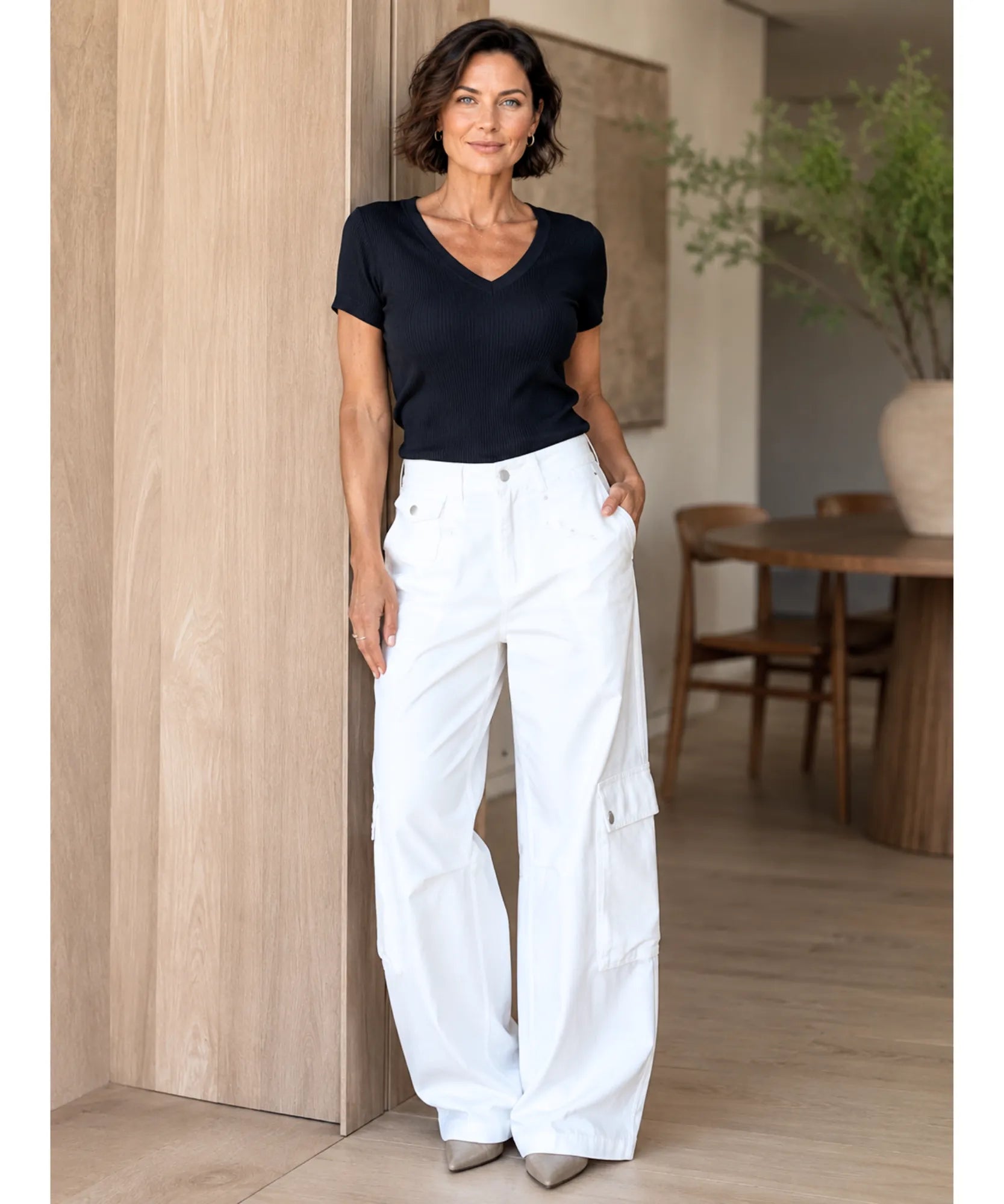 Comprar Calça Cargo Feminina Branca Perna Larga Bolsos Laterais Streetwear barato em promoção ANELLIMN