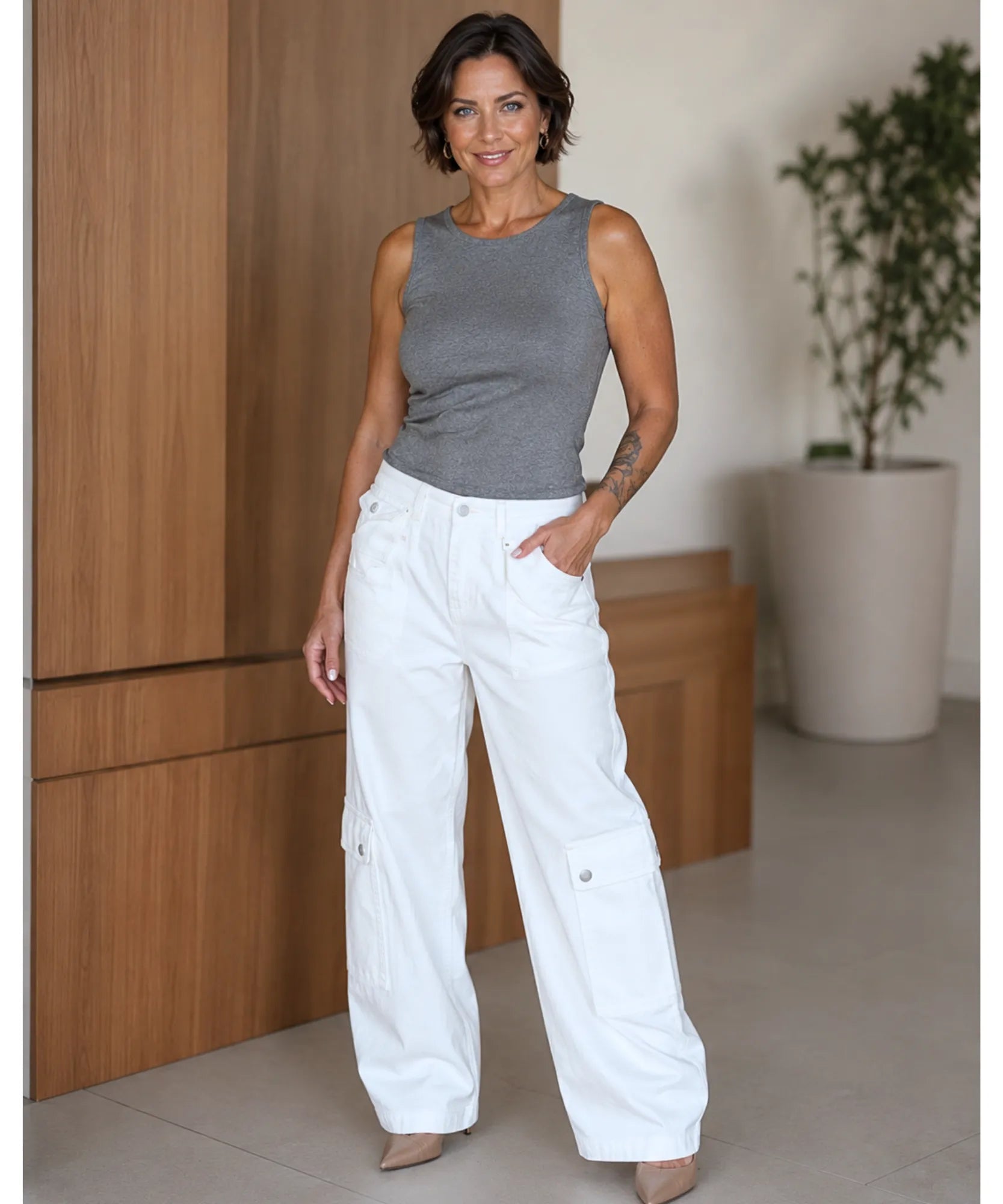 Comprar Calça Cargo Feminina Branca Perna Larga Bolsos Laterais Streetwear barato em promoção ANELLIMN