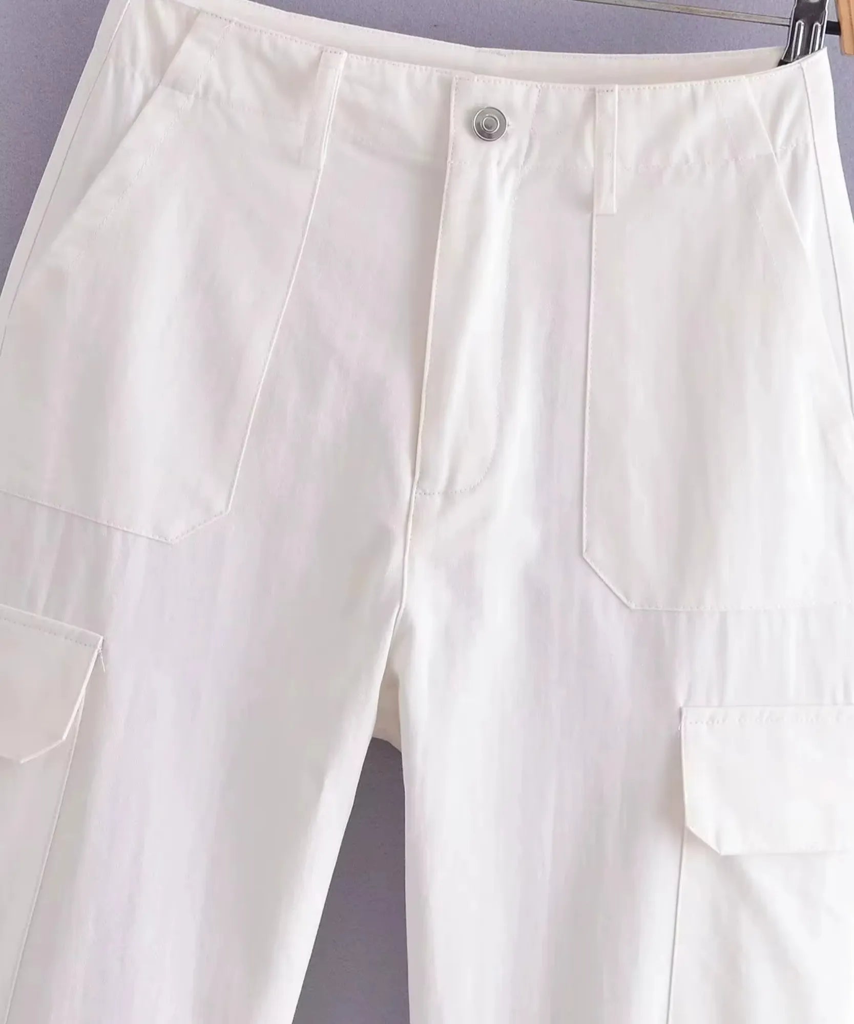 Comprar calça cargo feminina larga botão e bolso cargo branco barata Anellimn