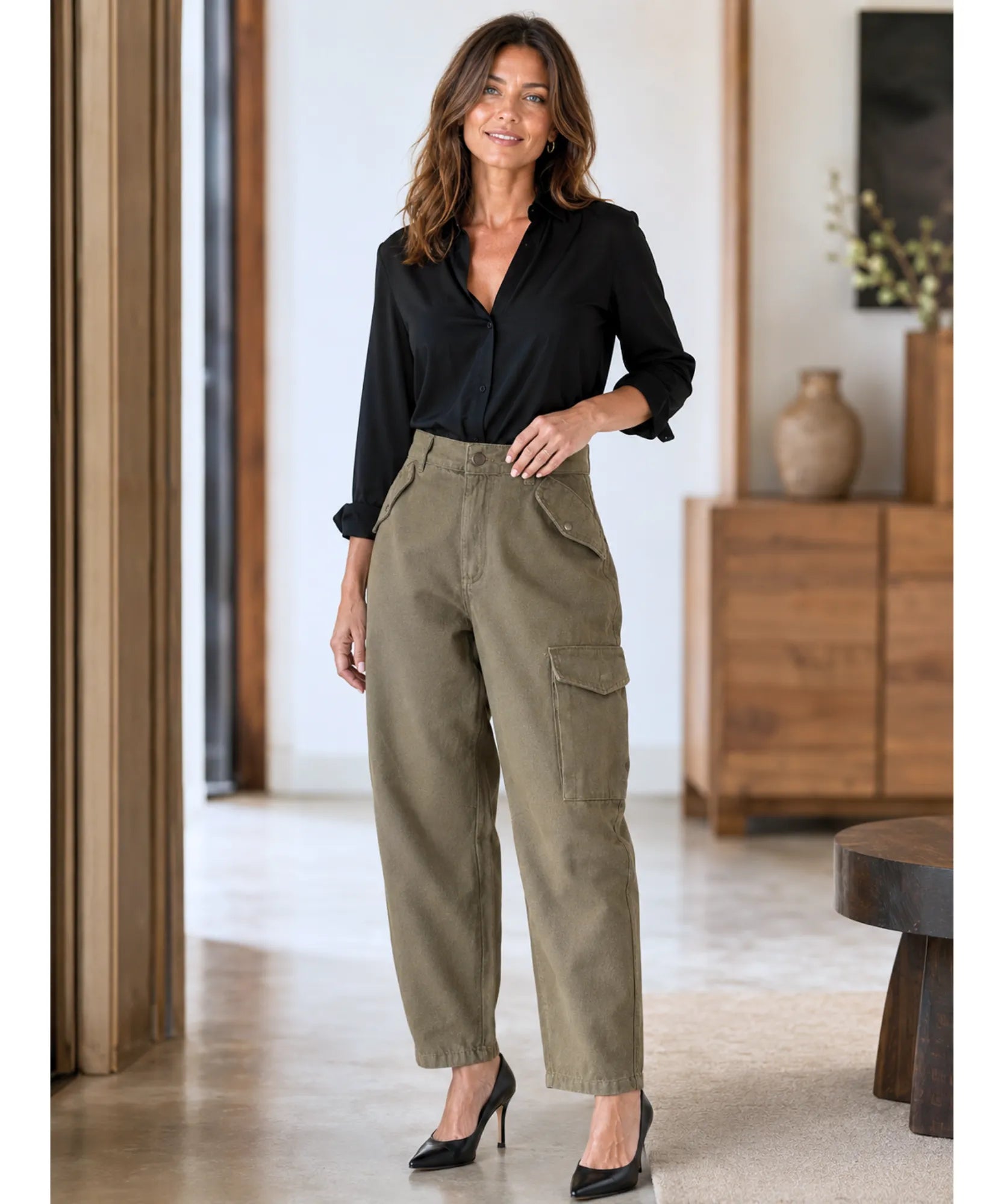 Calça Cargo Feminina Sarja Baggy Bolso Lateral Recortes Anatômicos barato promoção ANELLIMN