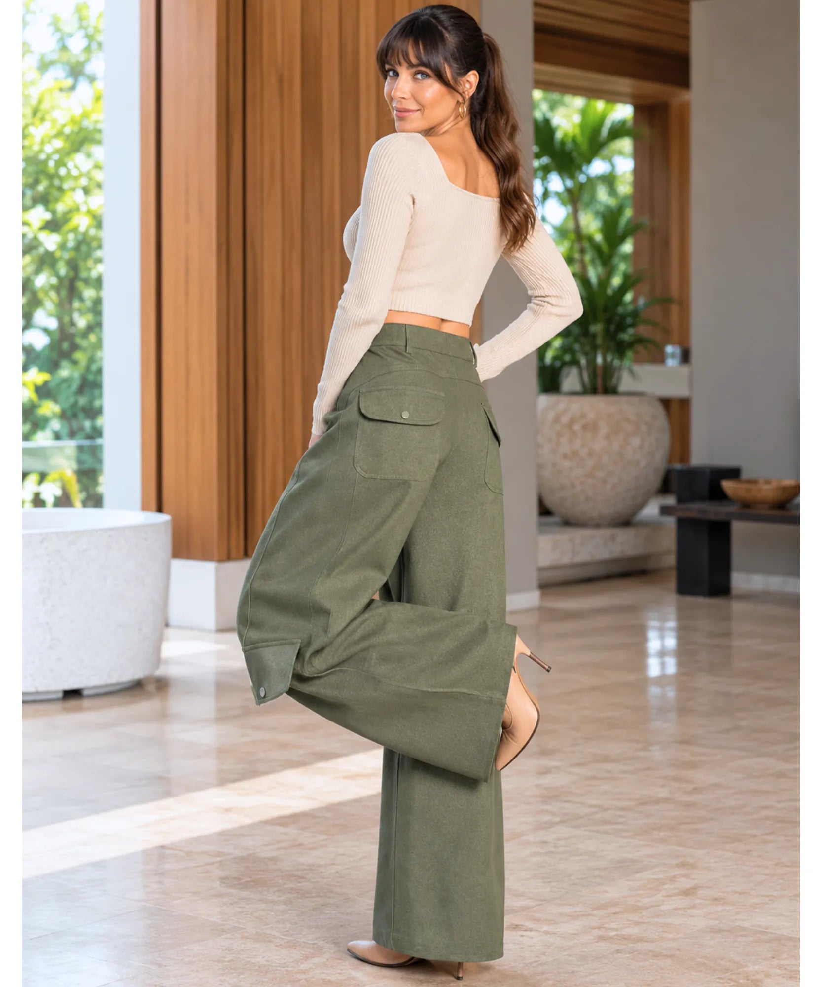 Comprar calça cargo pantalona verde militar vista de costas barata Anellimn
