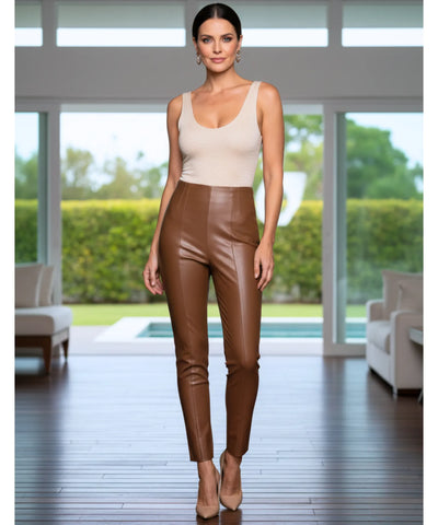 Comprar calça de couro feminina slim cintura alta com costuras decorativas e forro interno em promoção ZARA