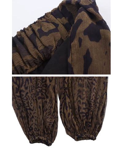 Calça de oncinha marrom detalhe do tecido chiffon e do acabamento da barra