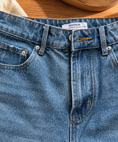 Comprar calça jeans barrel com bolsos e botão azul em promoção Anellimn