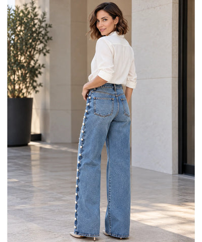 Comprar calça jeans com tachas pantalona feminina vista de costas azul claro em promoção Anellimn