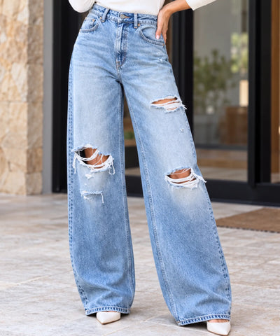 Comprar calça jeans rasgada feminina com rasgos no joelho azul claro em promoção Anellimn