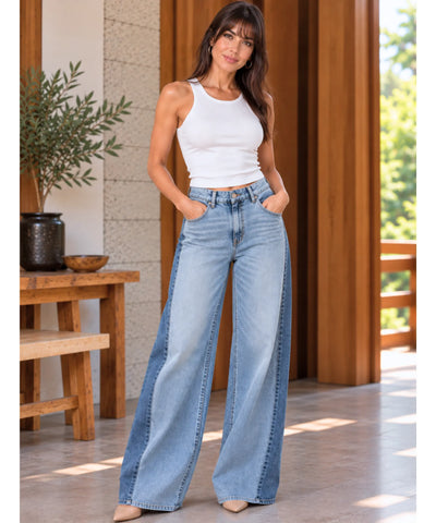 Calça jeans wide leg feminina bicolor azul, vista de frente, corpo inteiro