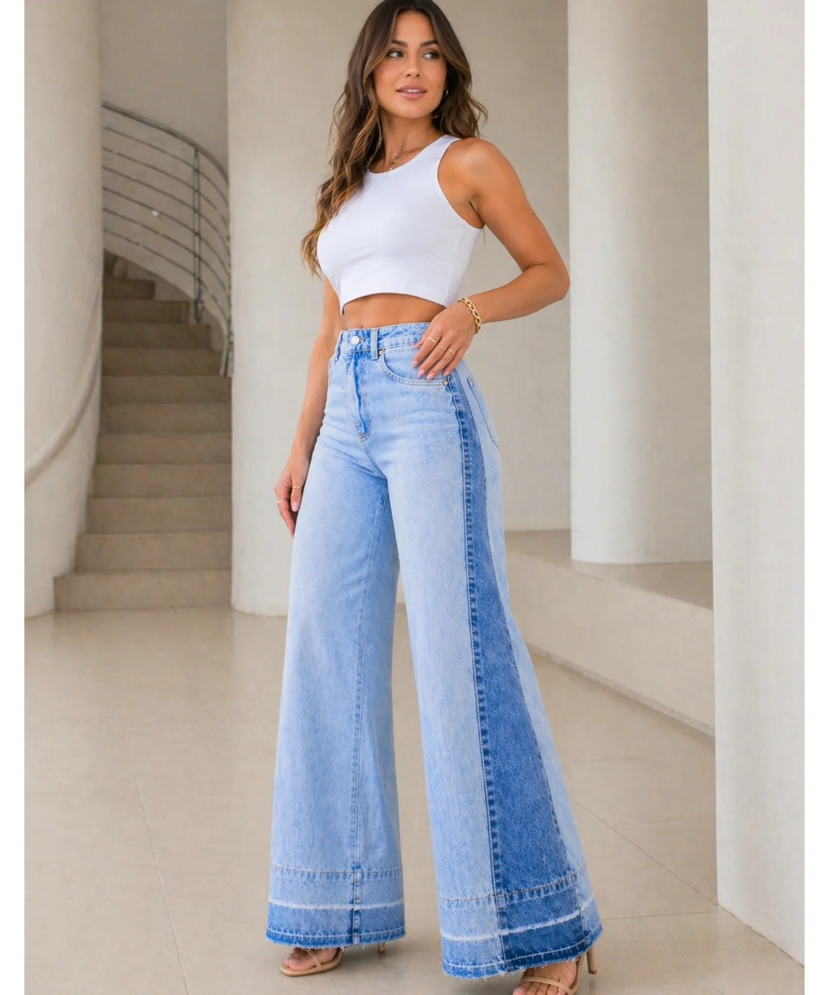 Comprar calça jeans wide leg feminina bicolor lavagem estonada barra franja crua barata ou em promoção