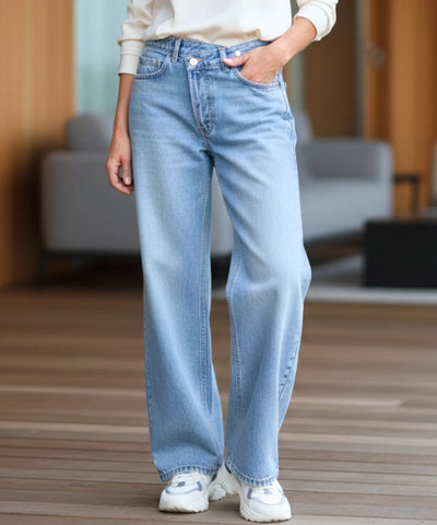 Comprar calça jeans wide leg feminina cós assimétrico transpassado lavagem estonada em promoção ZARA