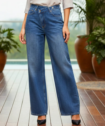 Comprar calça jeans wide leg feminina cós assimétrico transpassado lavagem estonada em promoção ZARA