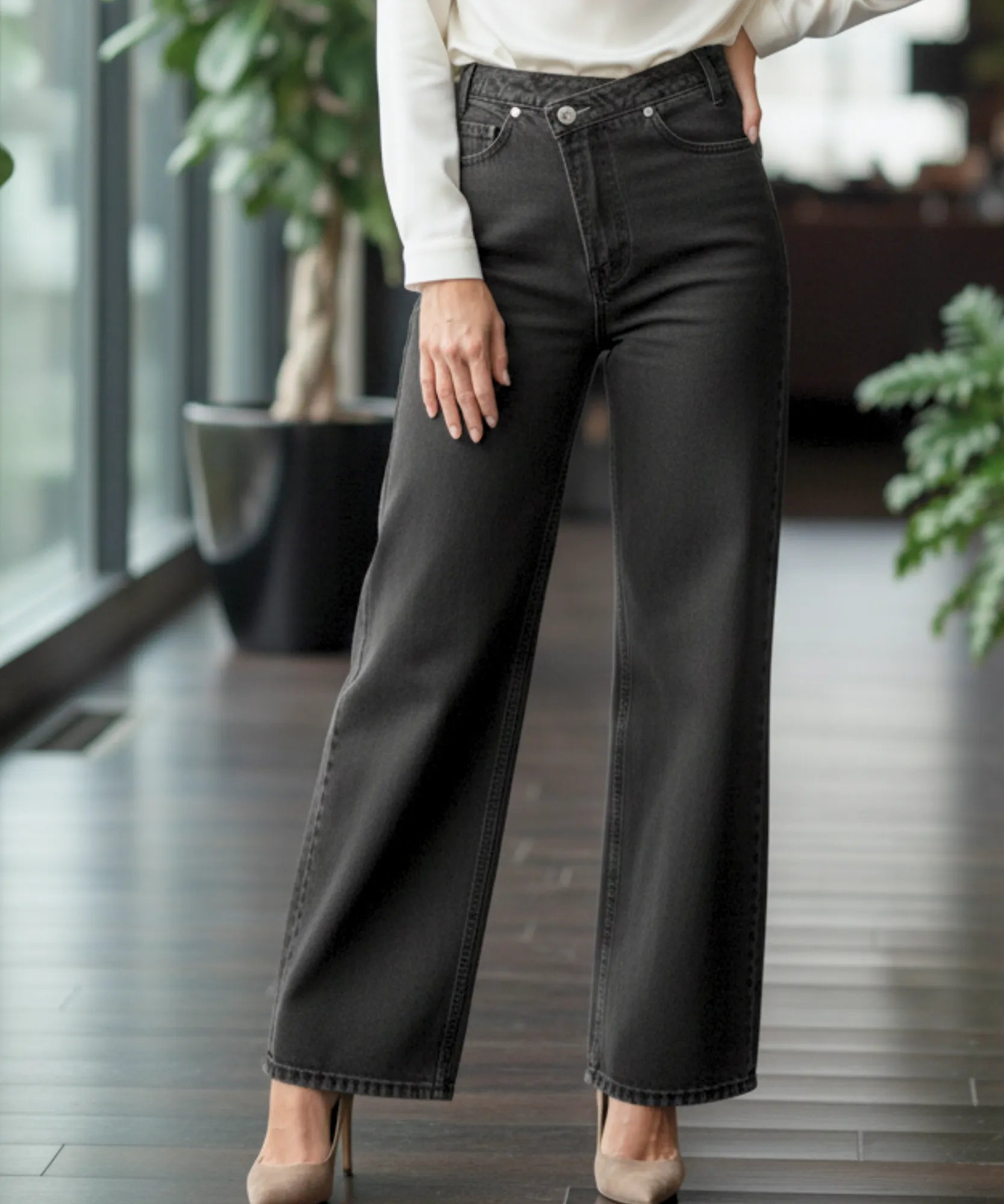 Comprar calça jeans wide leg feminina cós assimétrico transpassado lavagem estonada em promoção ZARA