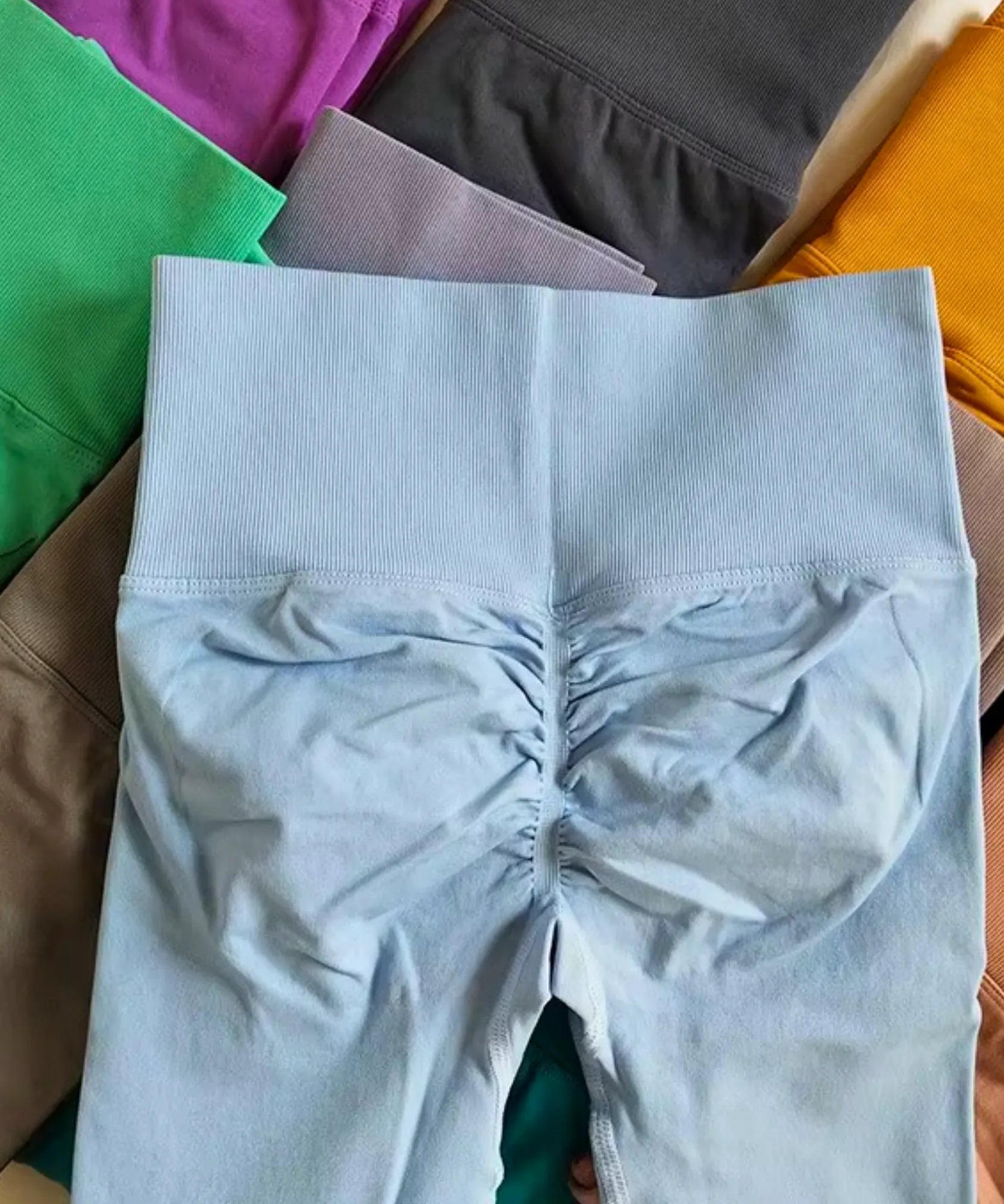Comprar calça legging canelada cintura alta com enrugado no bumbum fitness barato em promoção ANELLIMN