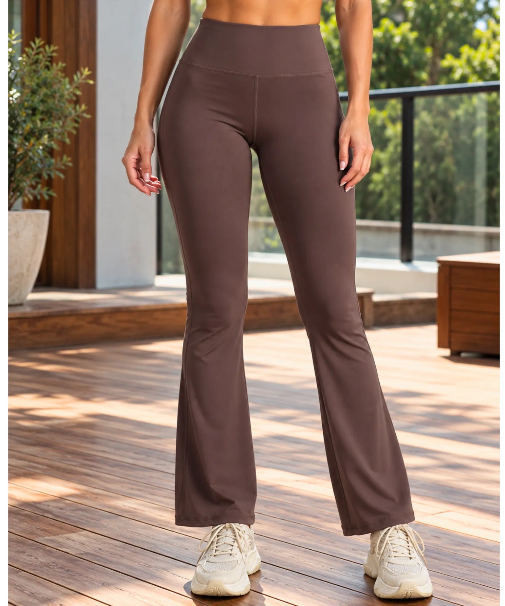 Calça legging flare marrom de cintura alta vista de frente