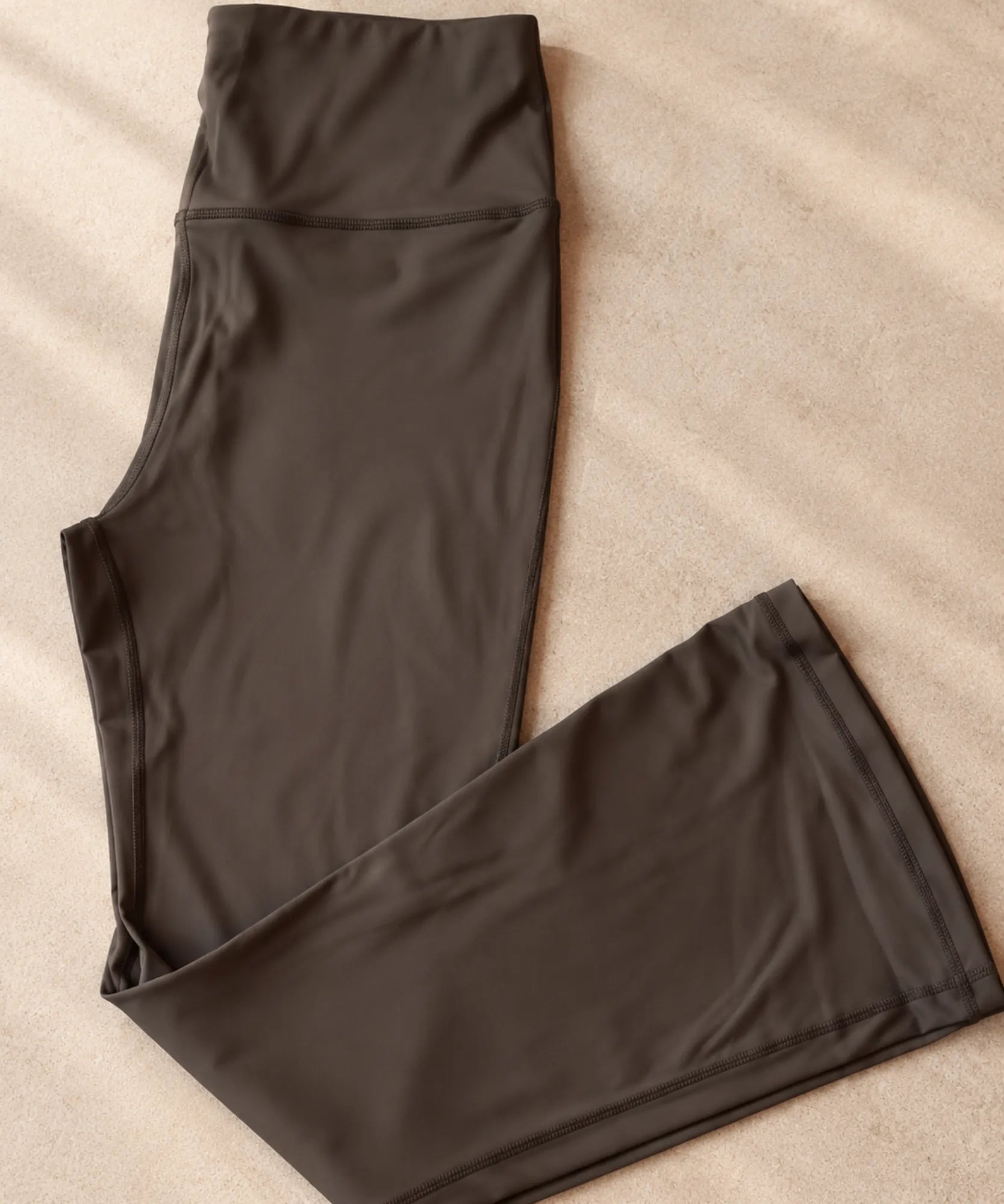 Comprar calça legging flare de poliéster com elastano marrom em promoção Anellimn