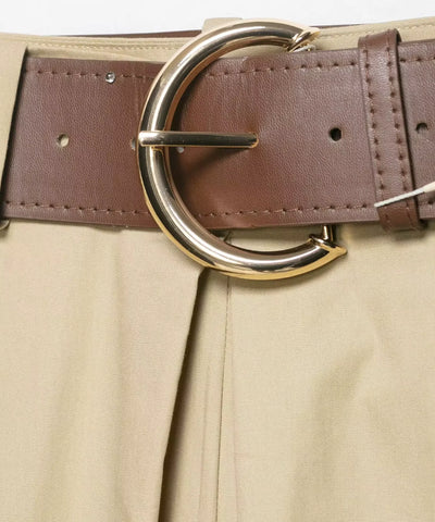 Comprar calça pantacourt feminina com pregas e fivela dourada bege barata Anellimn