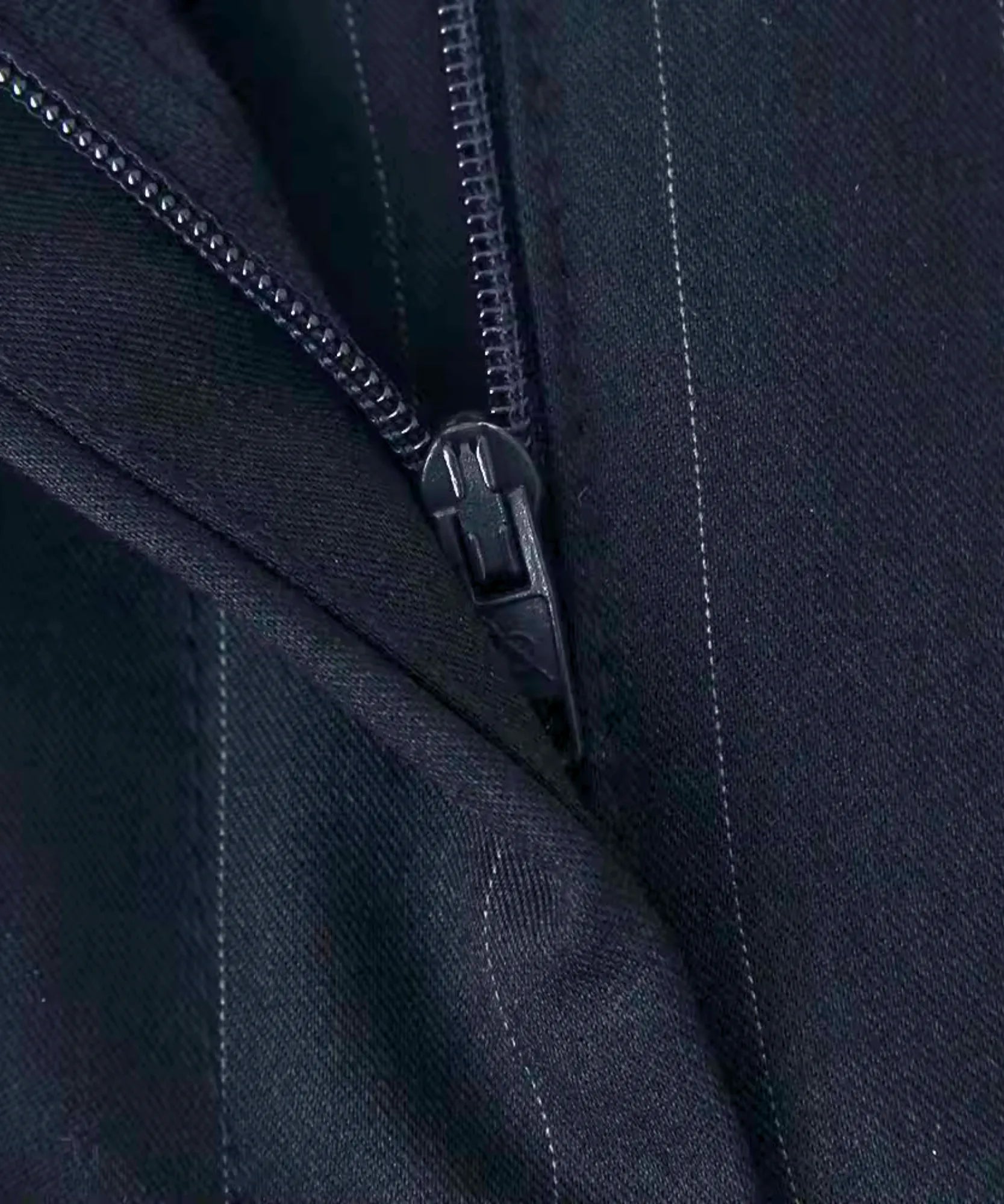 Comprar calça pantalona alfaiataria risca de giz detalhe do zíper em promoção Anellimn