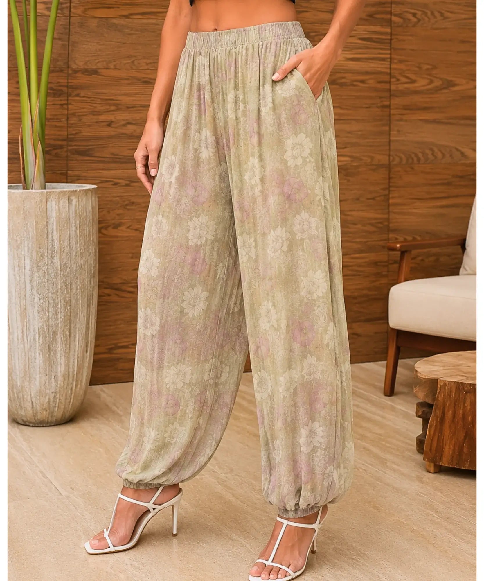 Comprar calça pantalona feminina estampada floral chiffon leve cintura elástica barra franzida casual verão em promoção ZARA