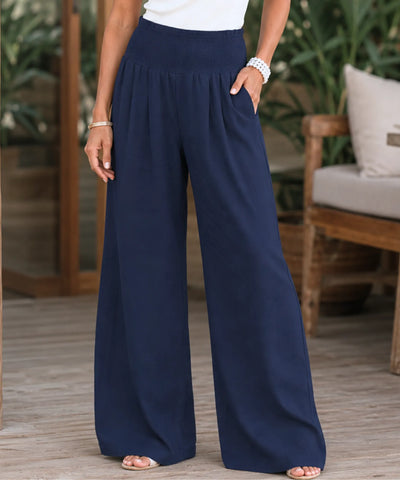Calça pantalona feminina fluida azul marinho da cintura aos pés, com cós franzido largo e perna ampla