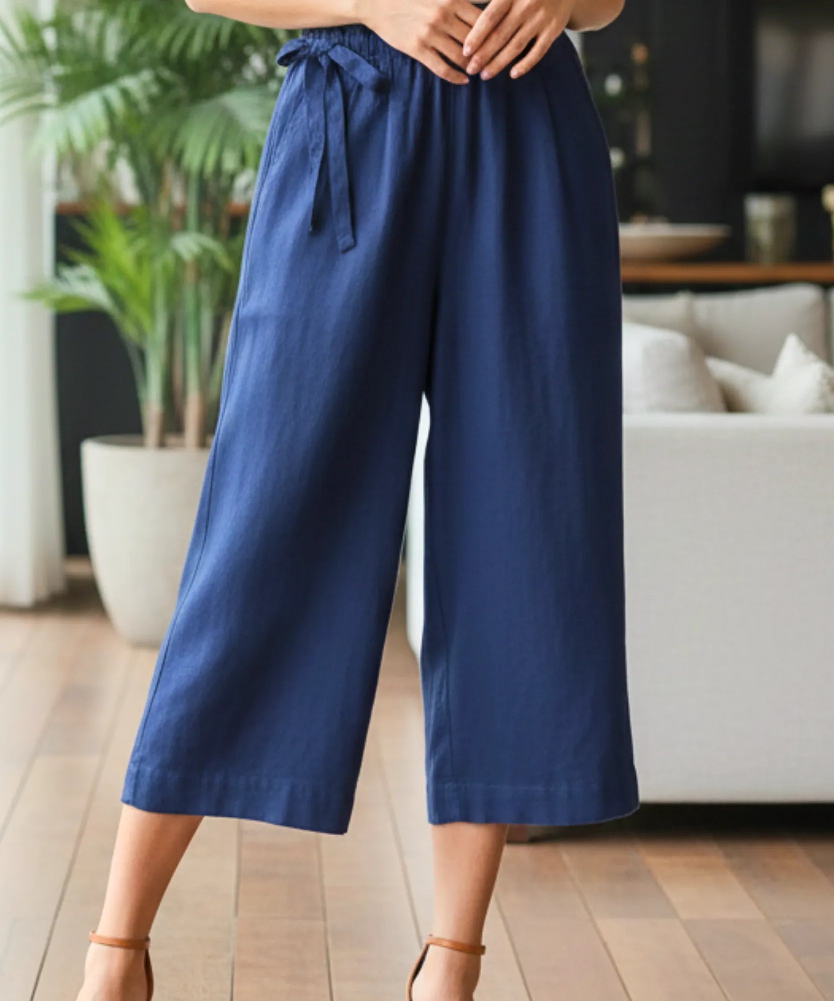 Comprar calça pantalona feminina algodão midi cintura alta com pregas frontais e bolsos ZARA