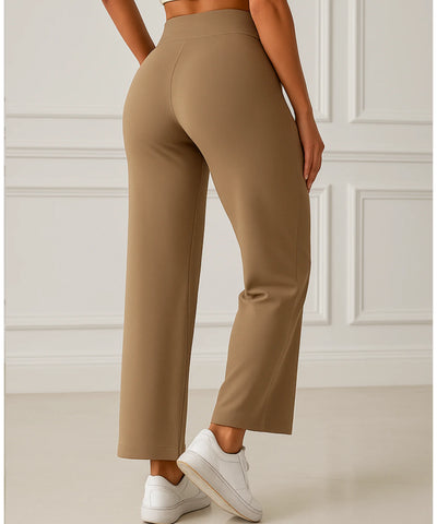 Calça pantalona wide leg premium com caimento impecável, em ambiente sofisticado, ideal para yoga, viagens e looks casuais