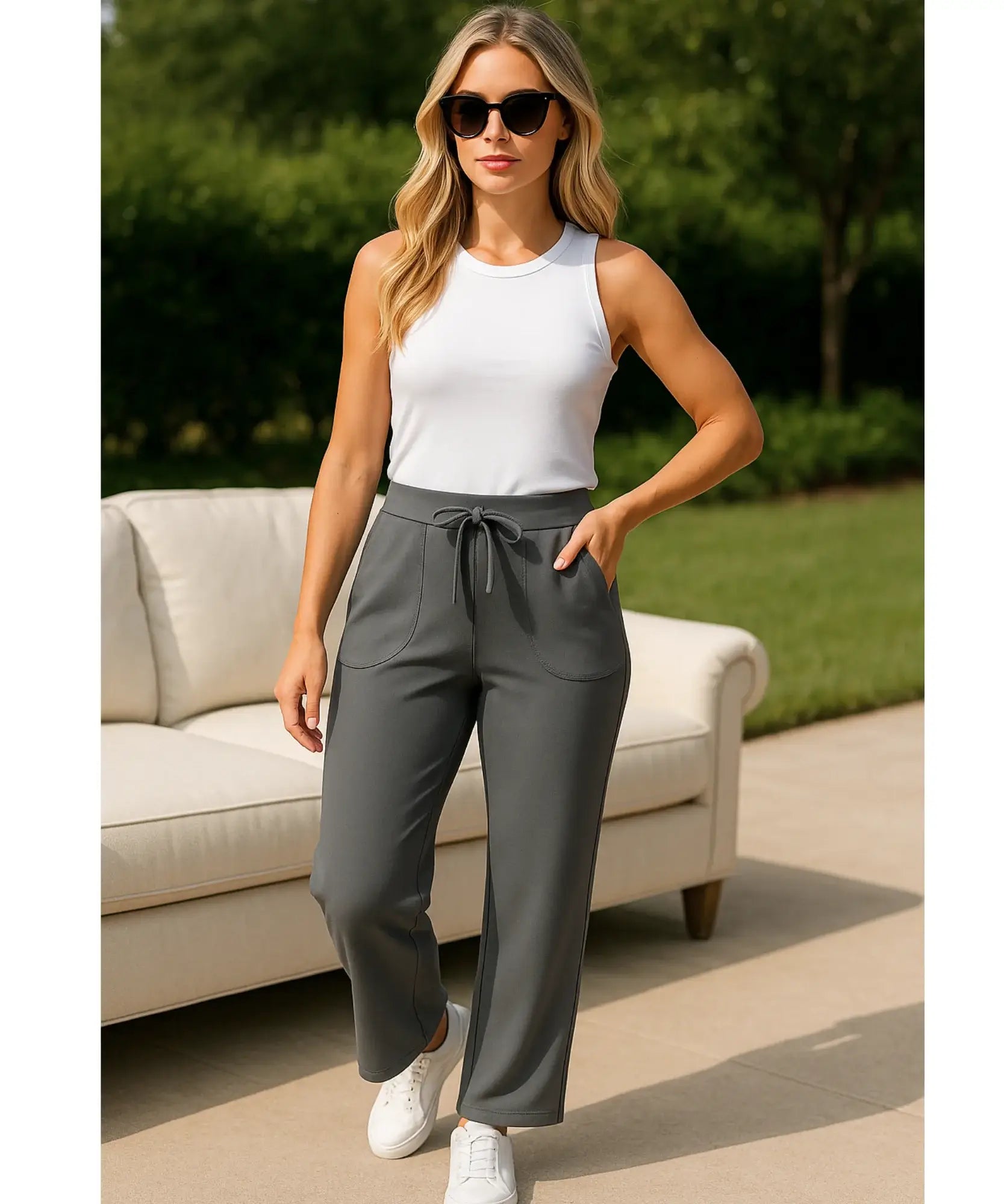 Calça pantalona wide leg premium com caimento impecável, em ambiente sofisticado, ideal para yoga, viagens e looks casuais