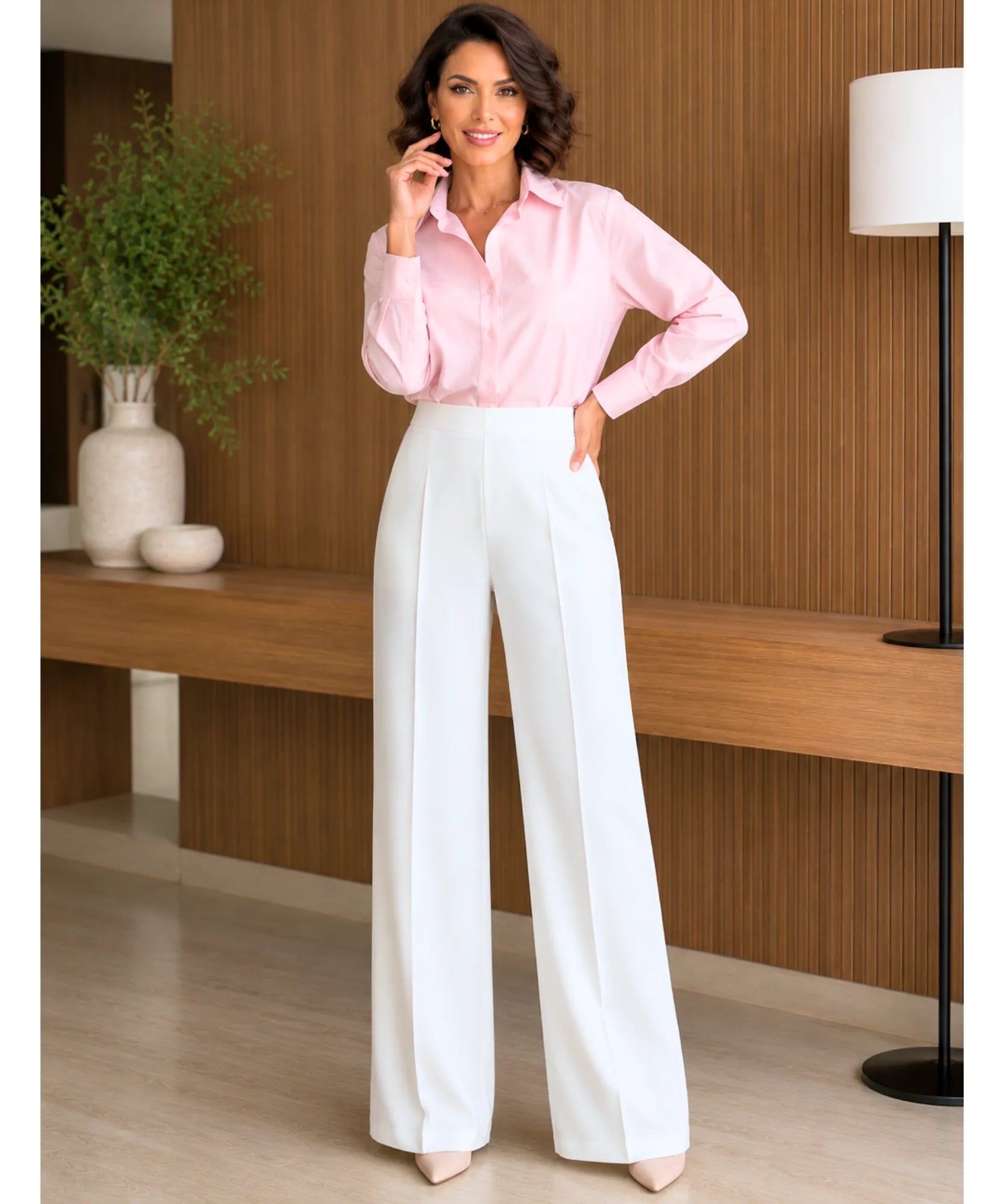 Calça wide leg branca feminina de cintura alta, foto de corpo inteiro dos pés à cabeça