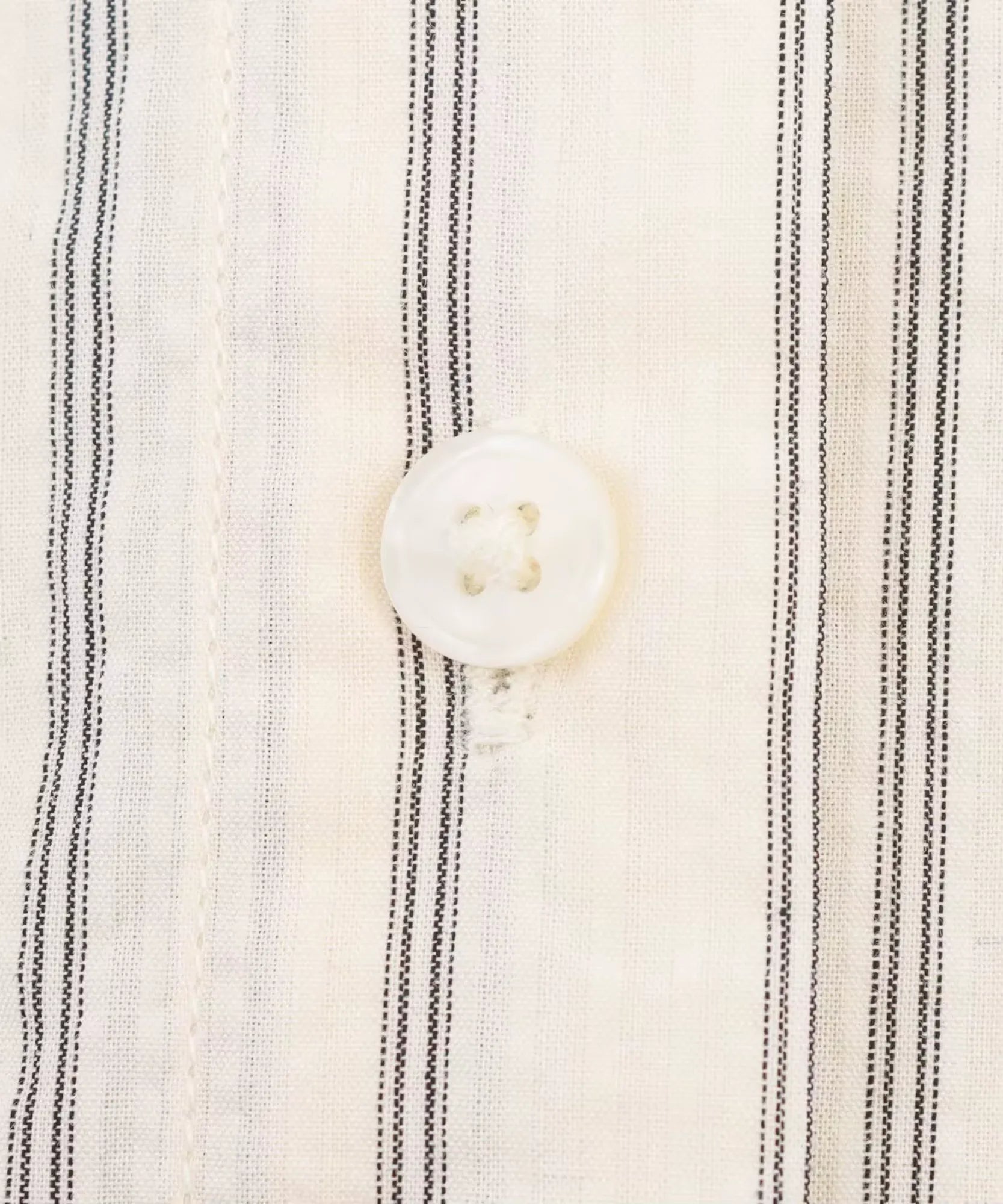 Comprar camisa com gravata feminina botões off white em promoção Anellimn