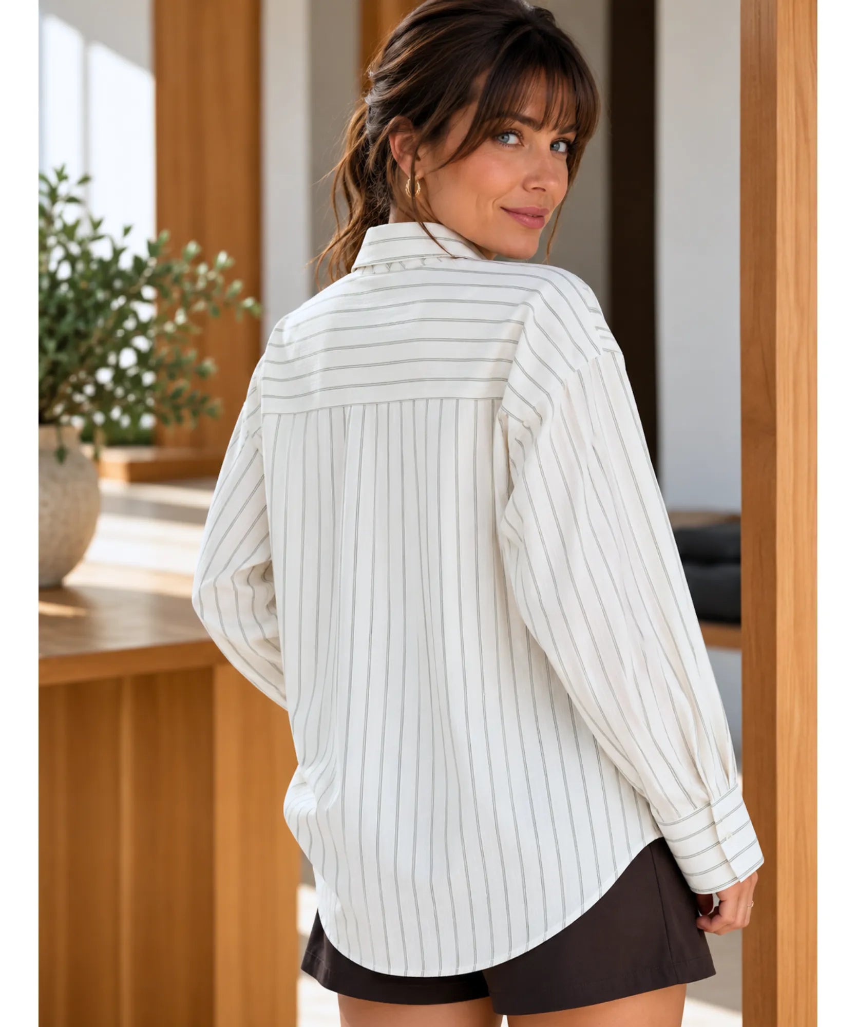Comprar camisa com gravata feminina listrada off white costas em promoção Anellimn