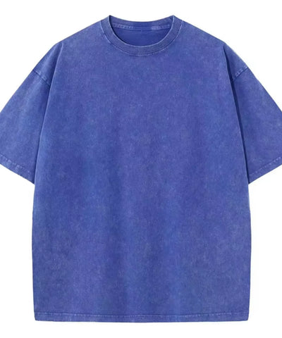 Detalhe da camiseta oversized estonada 100% algodão azul, still do produto sem modelo mostrando caimento e acabamento
