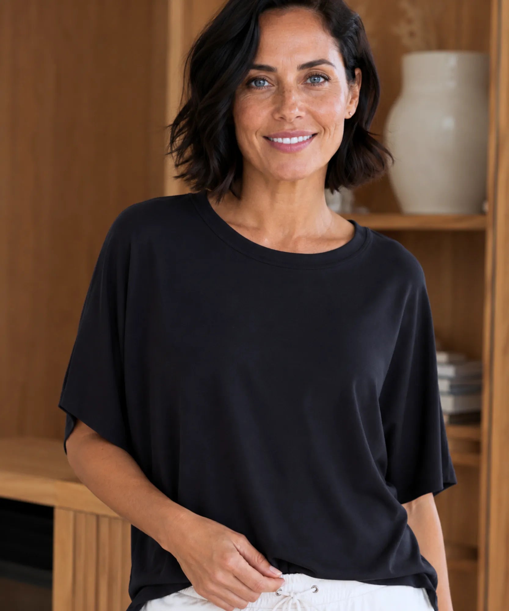 Comprar camiseta blusa oversized feminina preta barato Anellimn