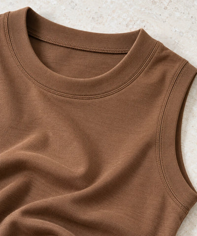 Comprar camiseta regata feminina de modal marrom detalhe da gola redonda em promoção Anellimn