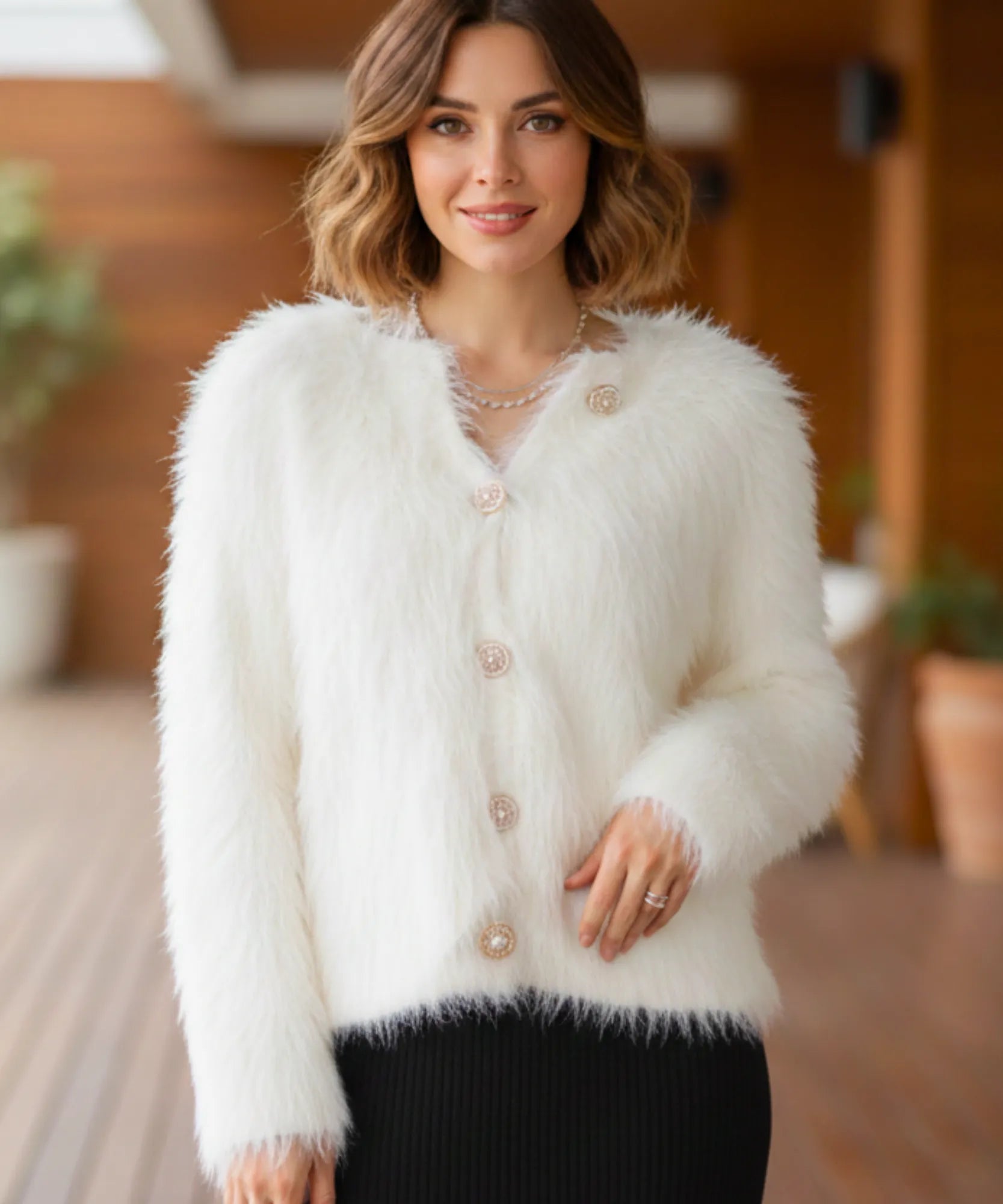 Comprar cardigan curto feminino peluciado com botões sofisticados e textura elegante para dias frescos ou ambientes climatizados em promoção ZARA