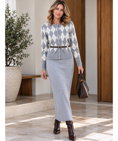 Cardigan xadrez cinza com saia midi de tricot em look de corpo inteiro