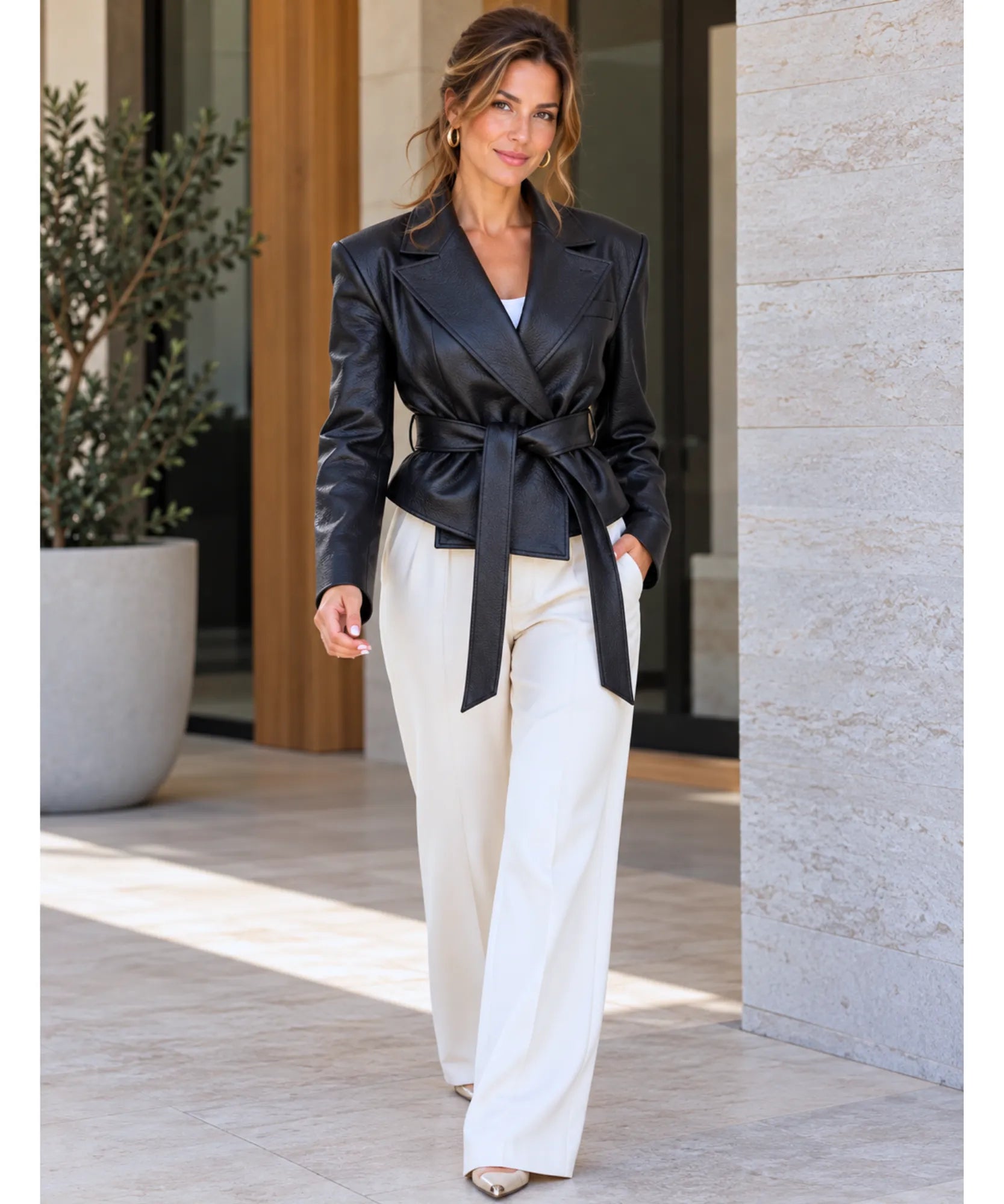 Comprar casaco de couro feminino curto preto com cinto look completo em promoção Anellimn