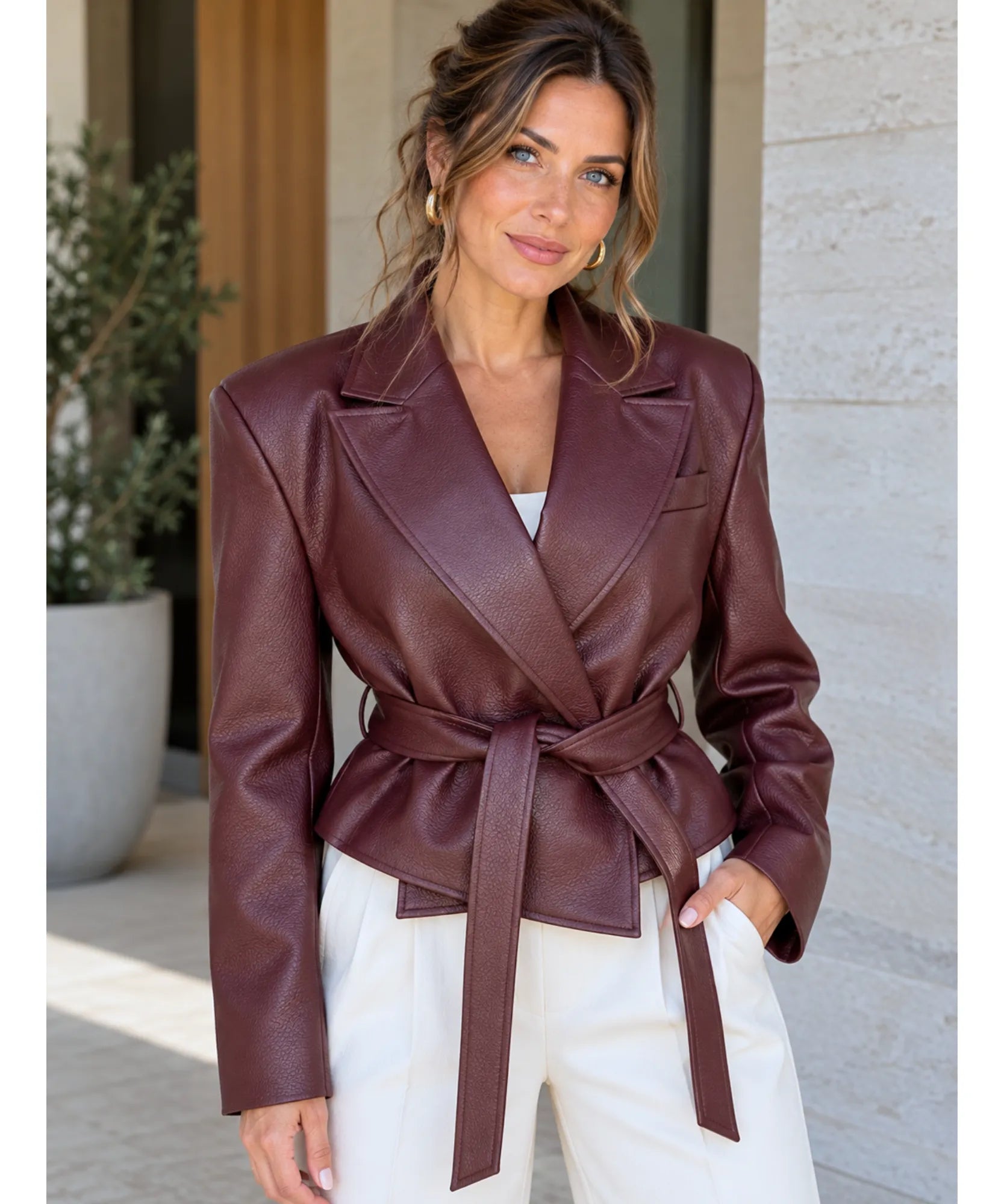 Comprar casaco de couro feminino gola lapela com cinto vinho em promoção Anellimn