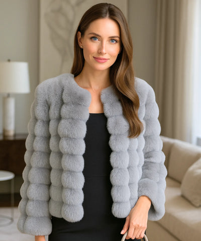 Comprar casaco de pelo feminino cinza inverno curto elegante impecável e acabamento sofisticado para looks urbanos e sociais em promoção ZARA
